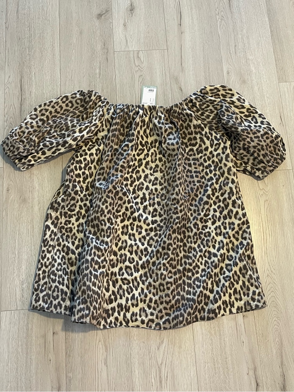 H&M Leopard Print Off-The-Shoulder Balloon Sleeve Dress - Picture 6 of 6